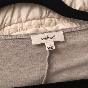 Aritzia Tops - Aritzia - Wilfred soft long sleeve v-neck Aritzia Tops - Aritzia - Wilfred soft long sleeve v-neck